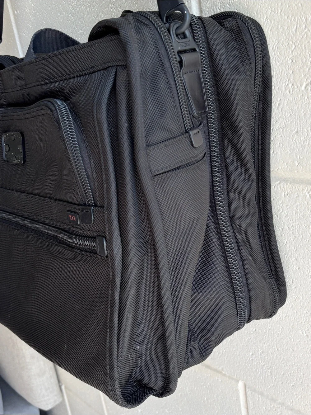 Tumi Alpha Black Nylon Carry-on Expandable Luggage/Laptop Shoulder Bag 22121DH